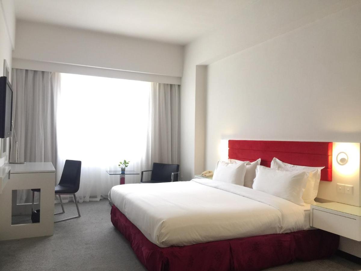 Borneo Royale Hotel Тавау Екстериор снимка