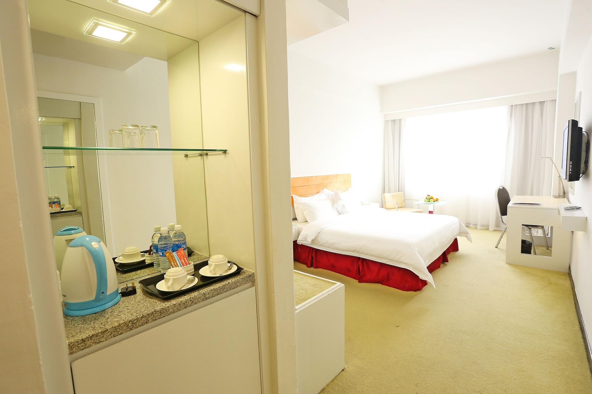 Borneo Royale Hotel Тавау Екстериор снимка