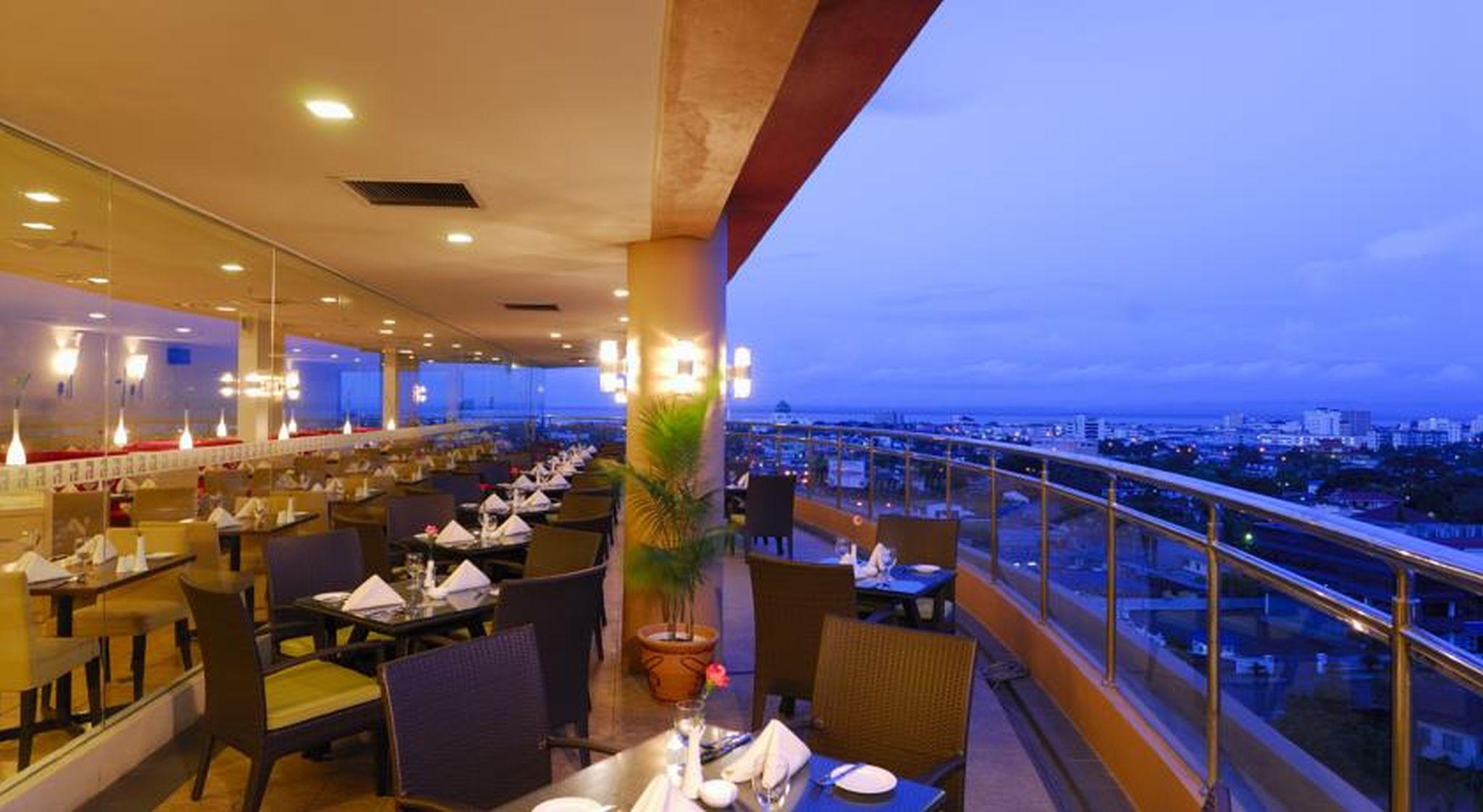 Borneo Royale Hotel Тавау Екстериор снимка