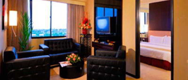 Borneo Royale Hotel Тавау Екстериор снимка