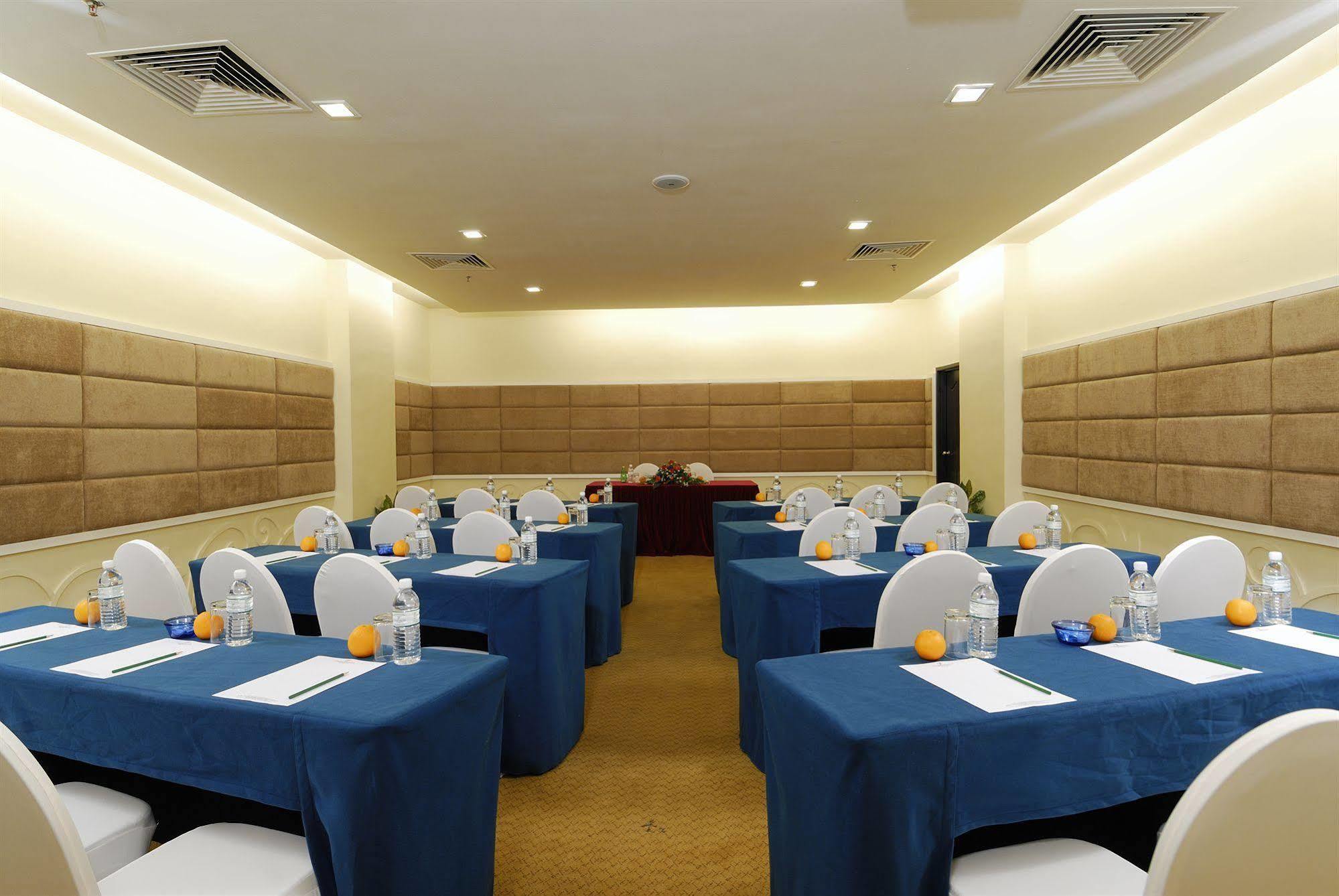 Borneo Royale Hotel Тавау Екстериор снимка