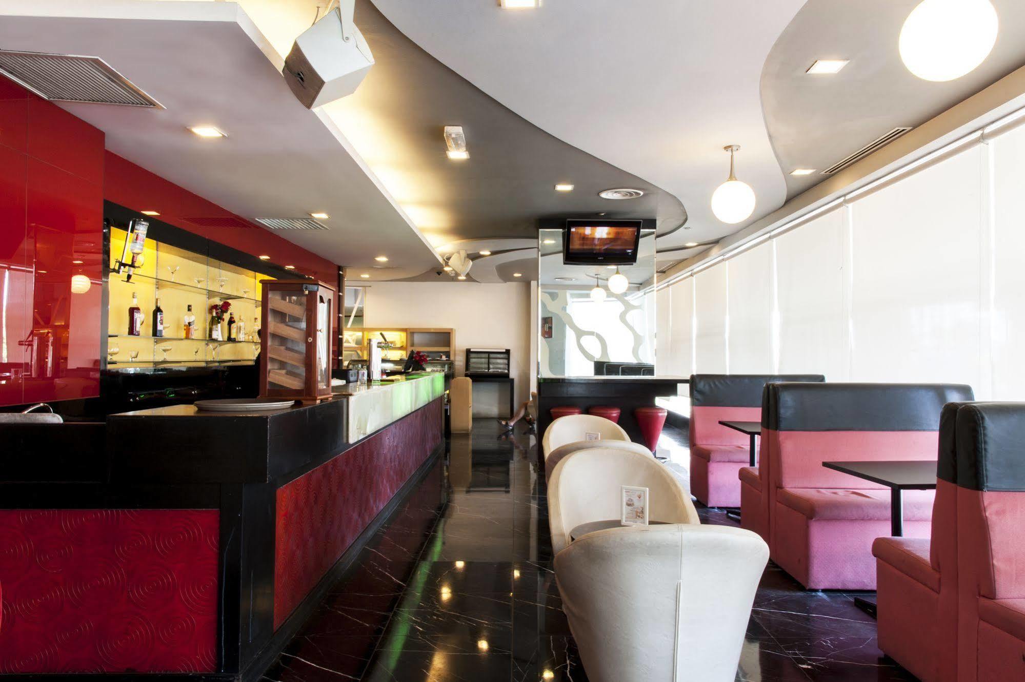 Borneo Royale Hotel Тавау Екстериор снимка