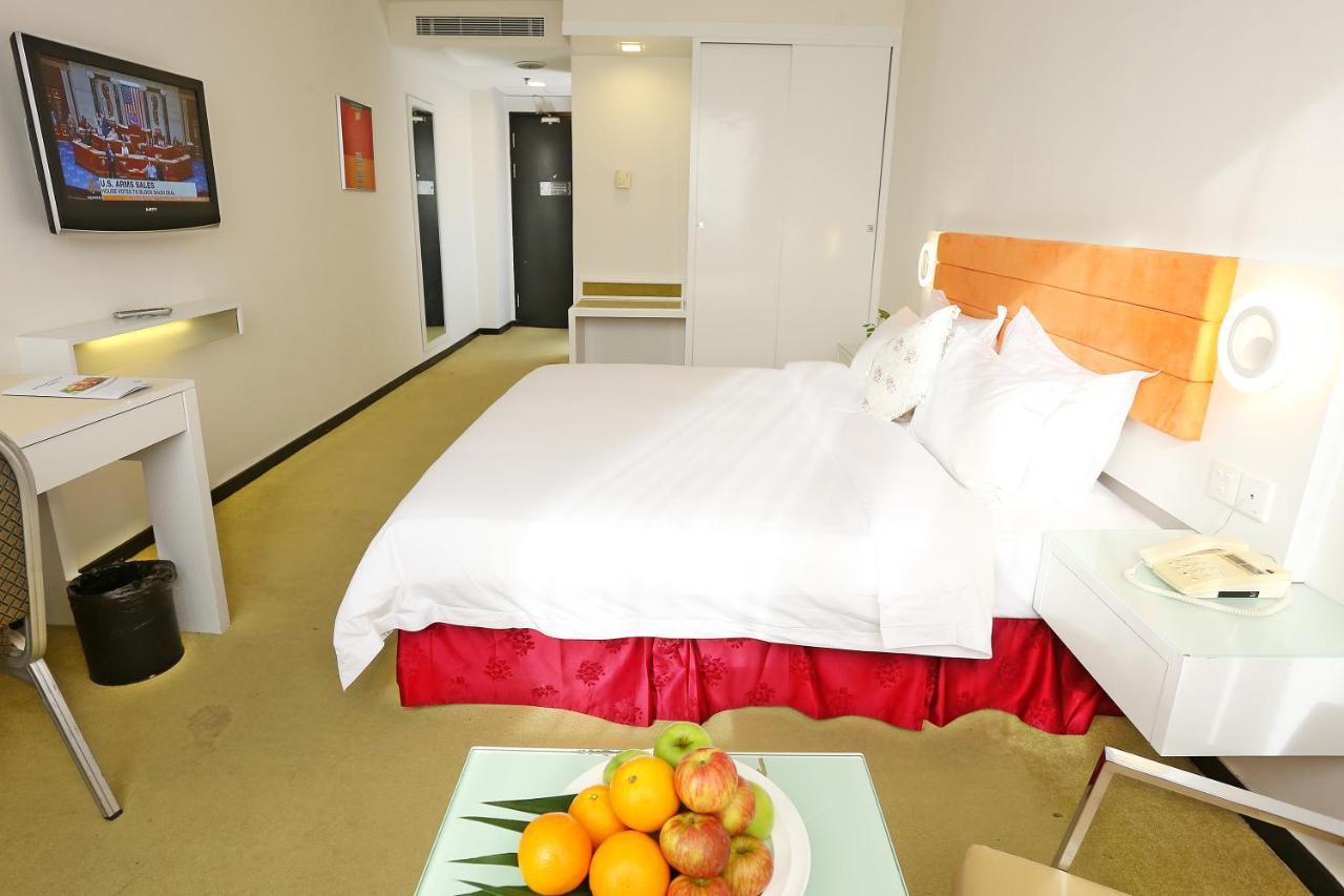 Borneo Royale Hotel Тавау Екстериор снимка